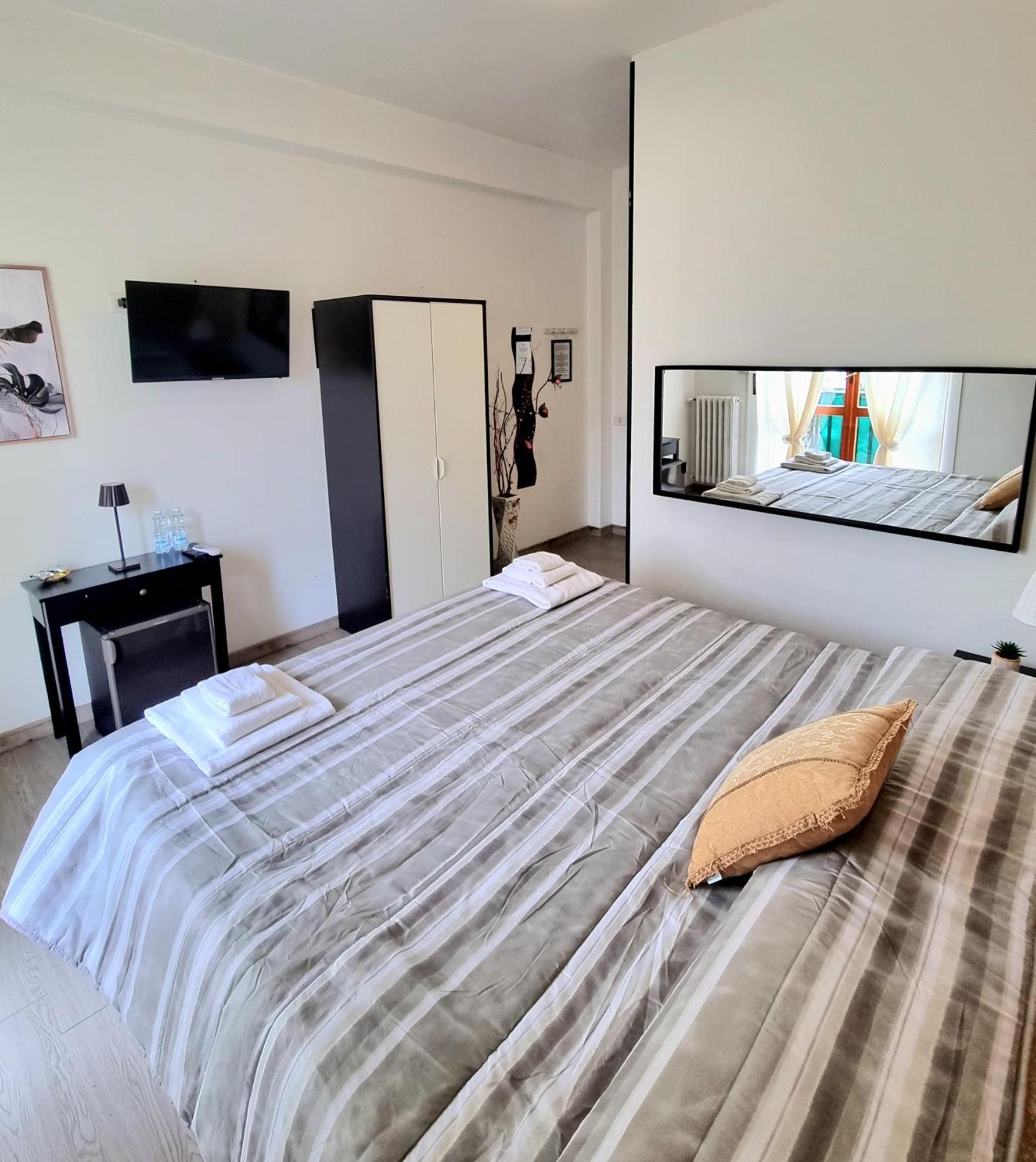 B&B Italo House Опера Екстер'єр фото